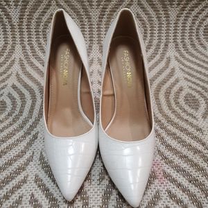 Simple white pumps
